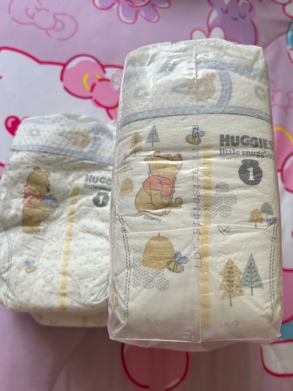 Huggies Little Snugglers Size 1 Winnie the Pooh Diapers  25 pc- White/Yellow/Tan